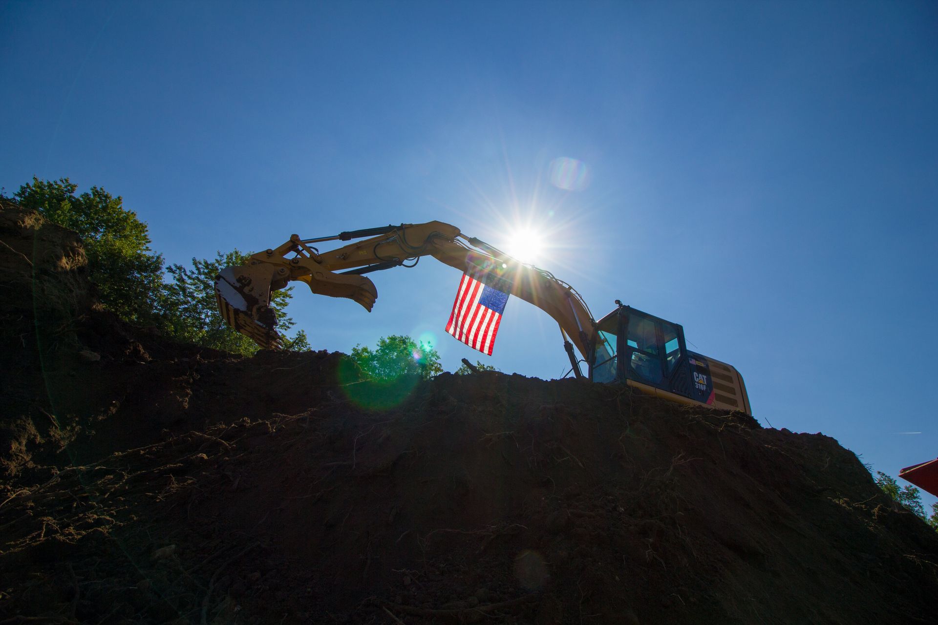Photo of Lewis Builders Excavator at Sawmil Ridge