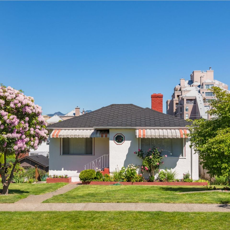 Efficient Landscaping for Your Long Beach Rental