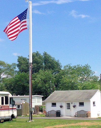 Photo of Flagpole and Laundry Room at Ben Franklin Park