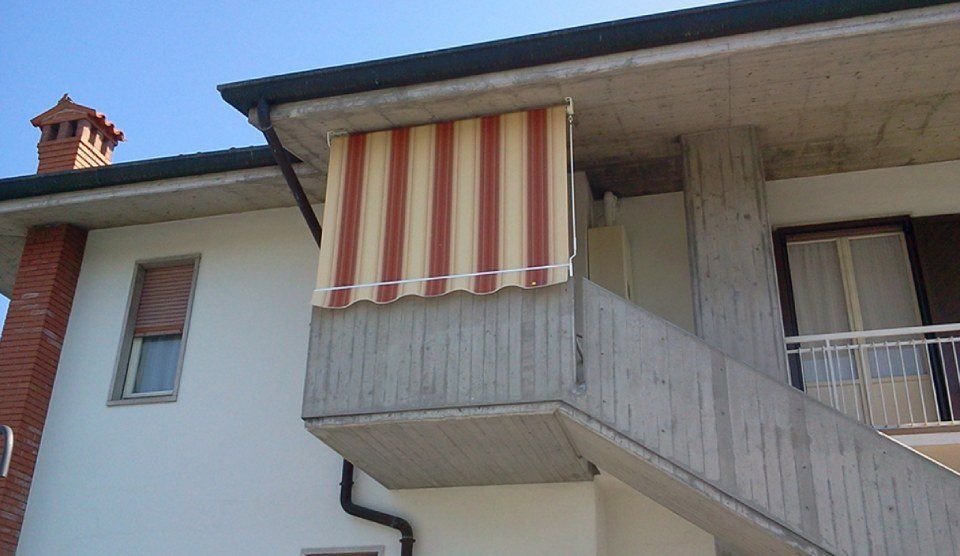 Realizzazione di tende a caduta verticale