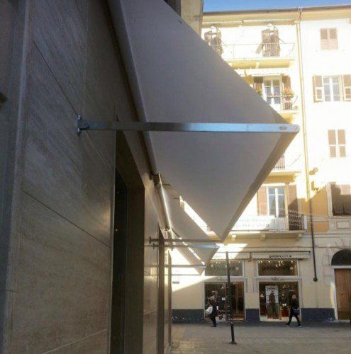 Installazione di schermature solari per ristoranti