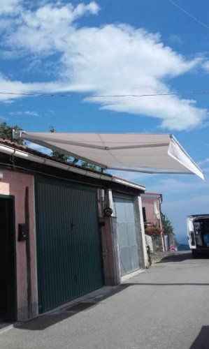 Tende da sole a bracci