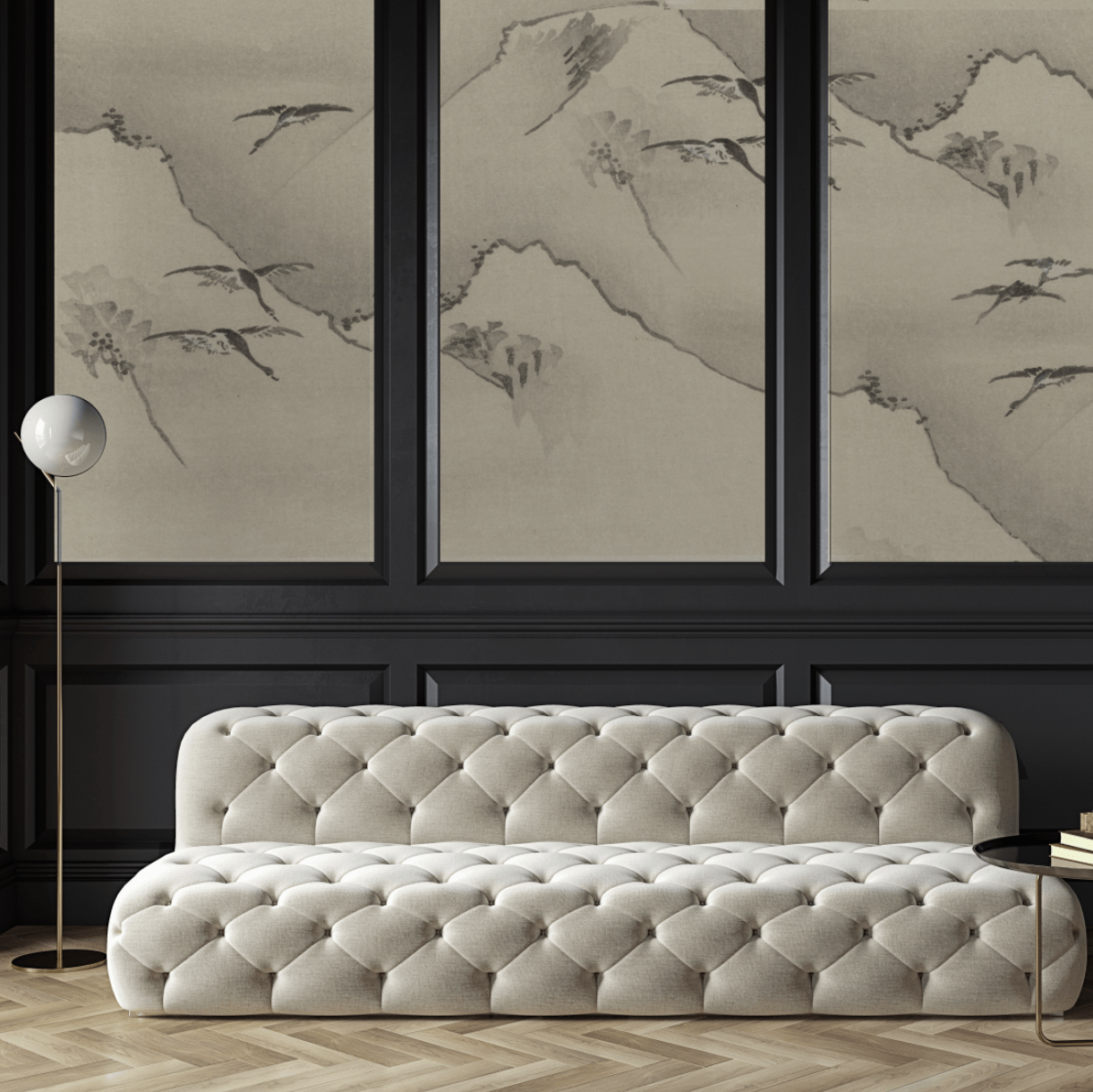 Een woonkamer met een bank en een schilderij aan de muur