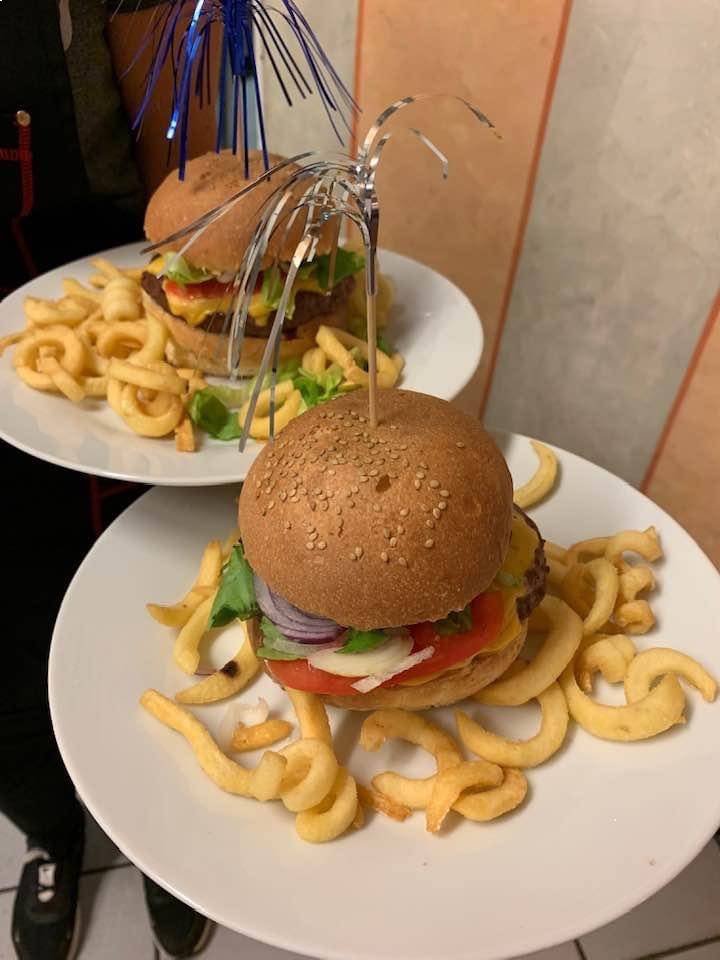 hamburger e patatine