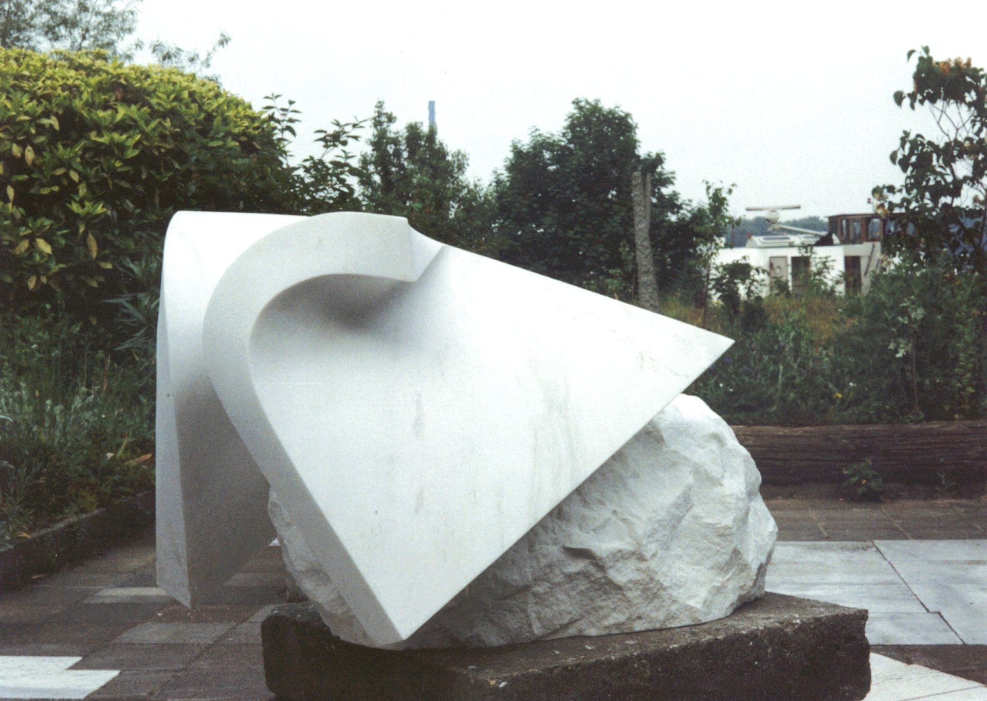 Ontmoetingspunt (1992, marmer)