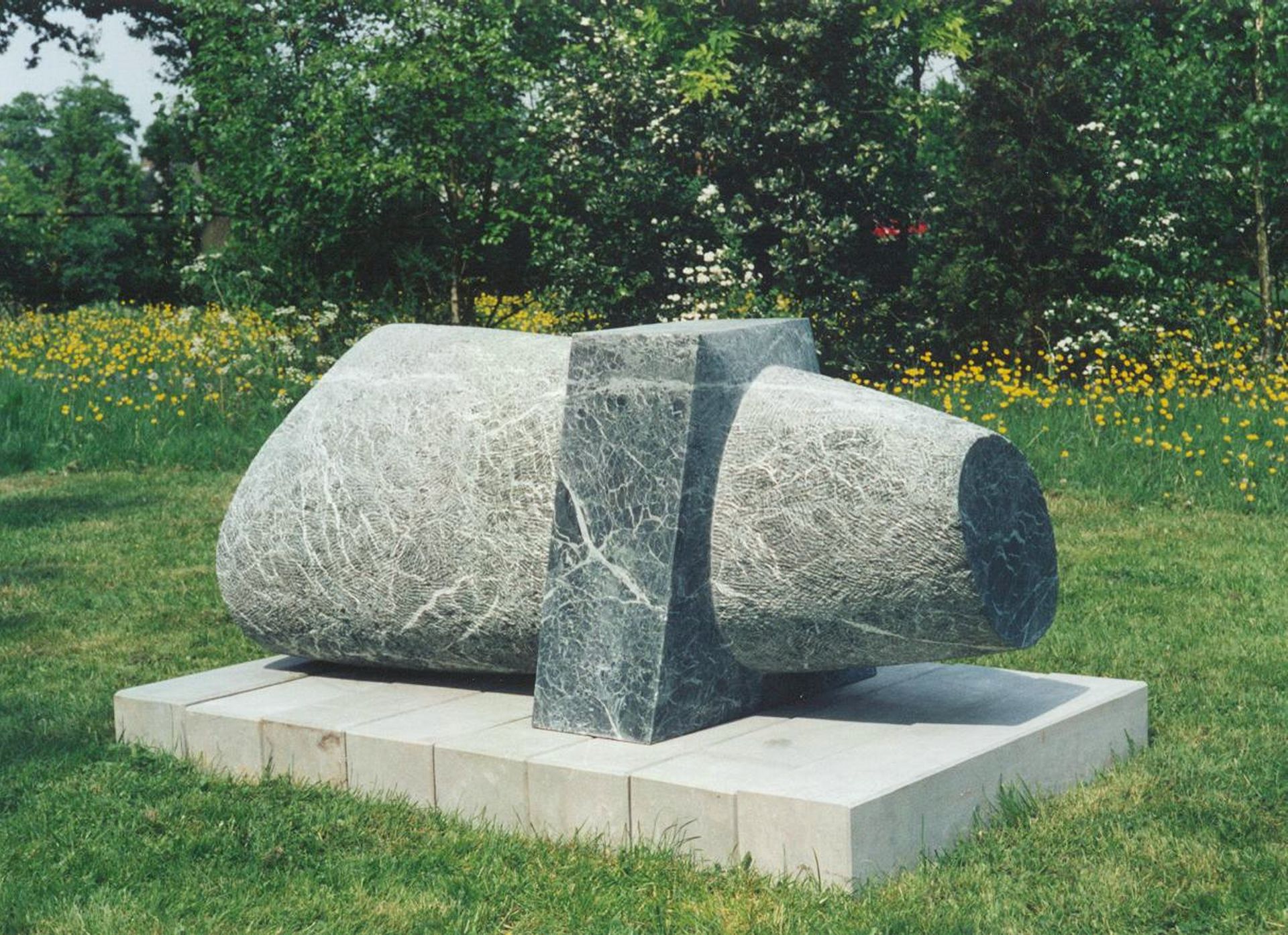 Vierkante ring (1994, marmer)