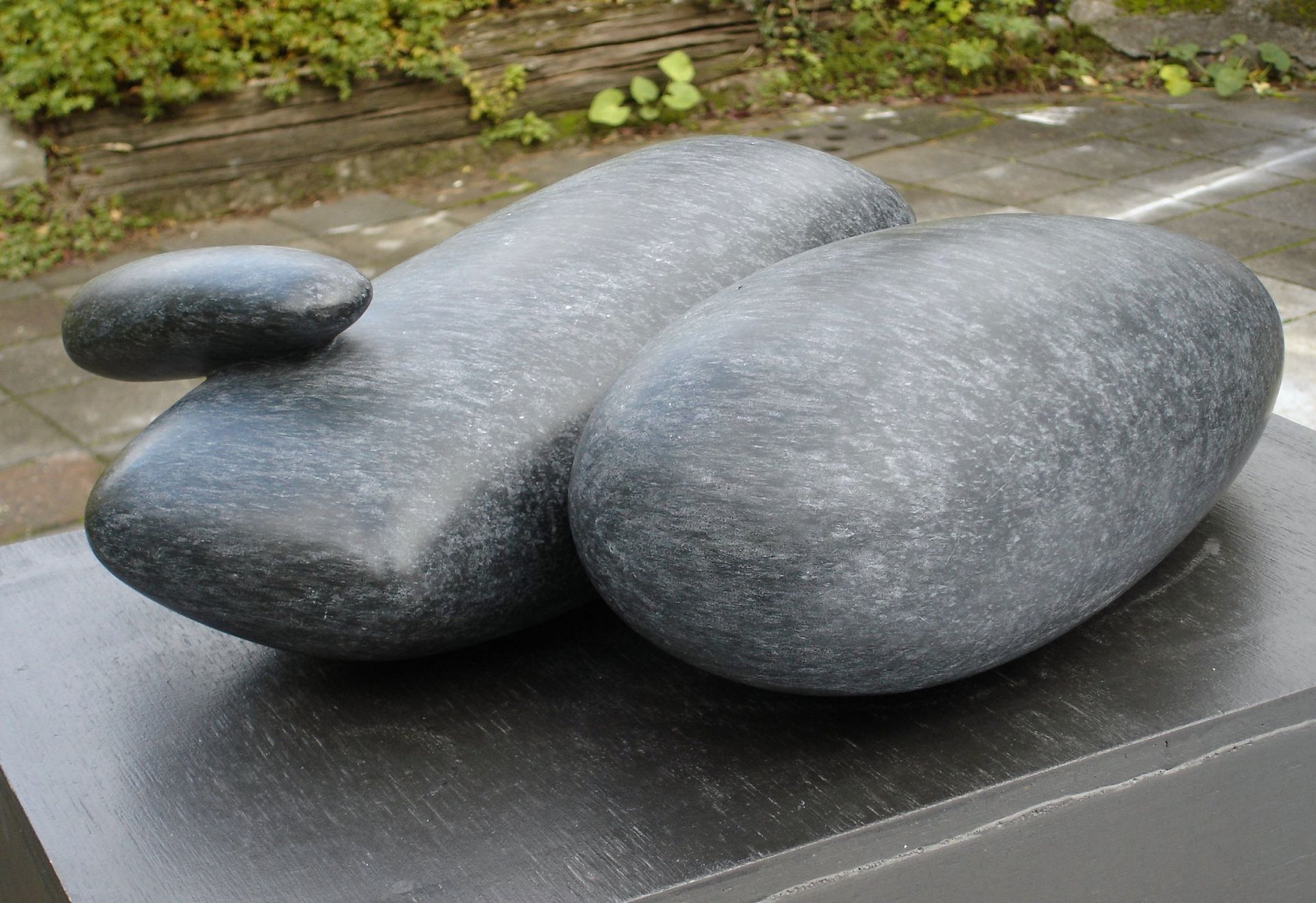 Different directions (2003, serpentine)