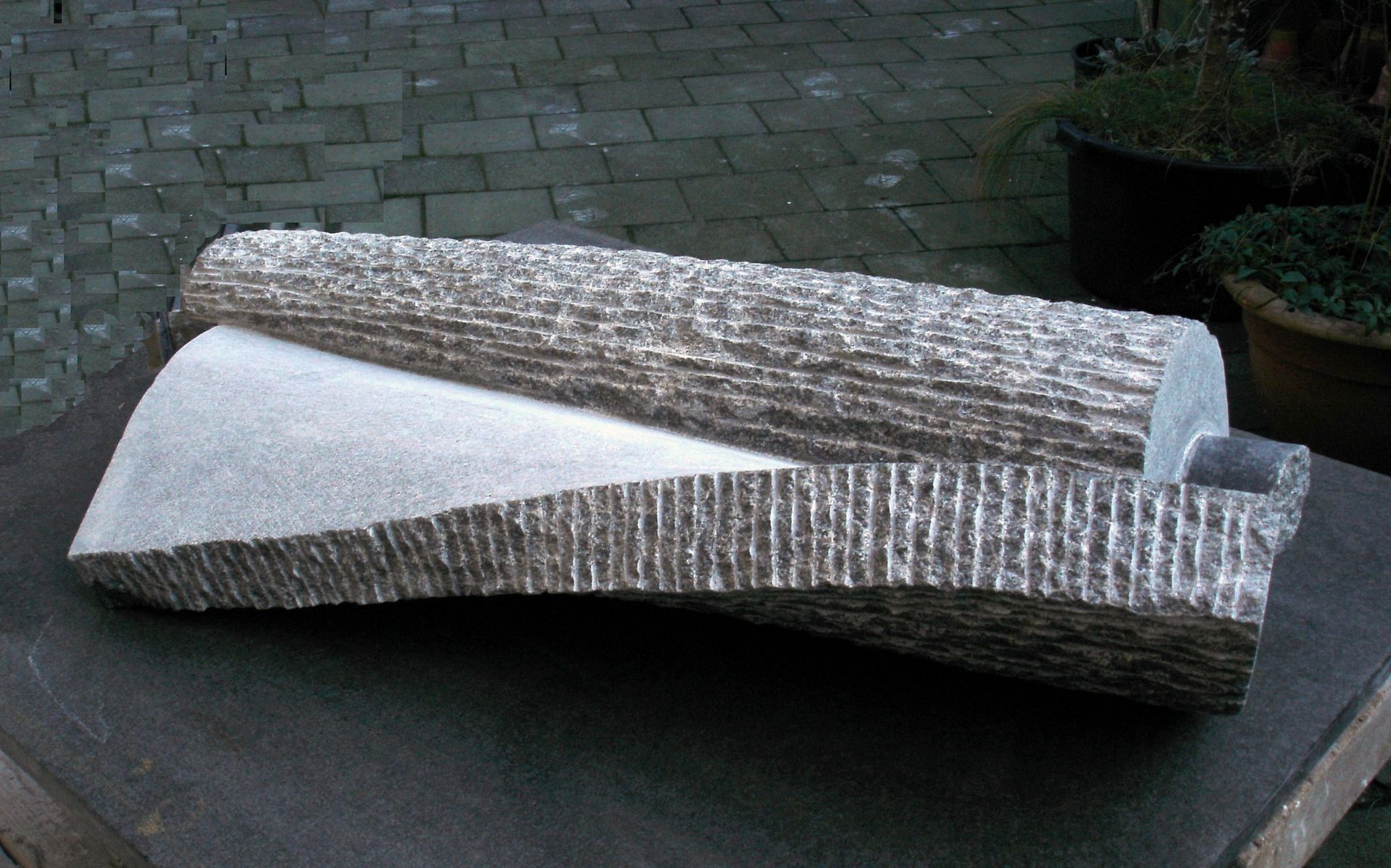 Beschreven (2005, hardsteen)