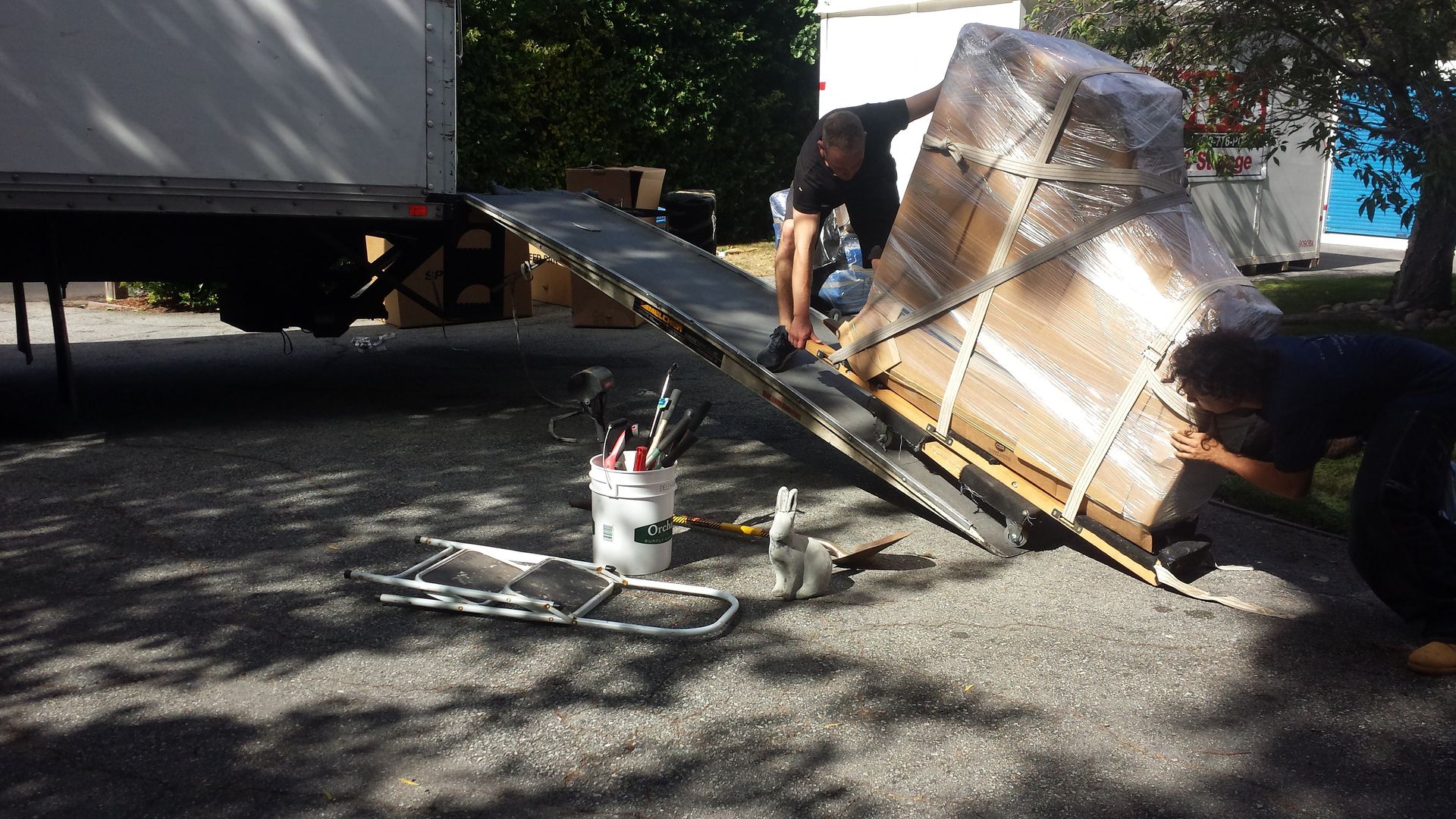 Furniture packing and loading 18