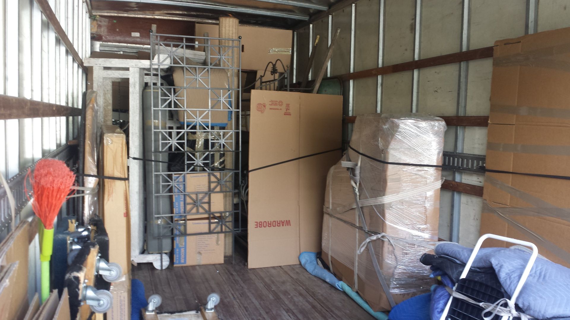 Furniture packing and loading 21