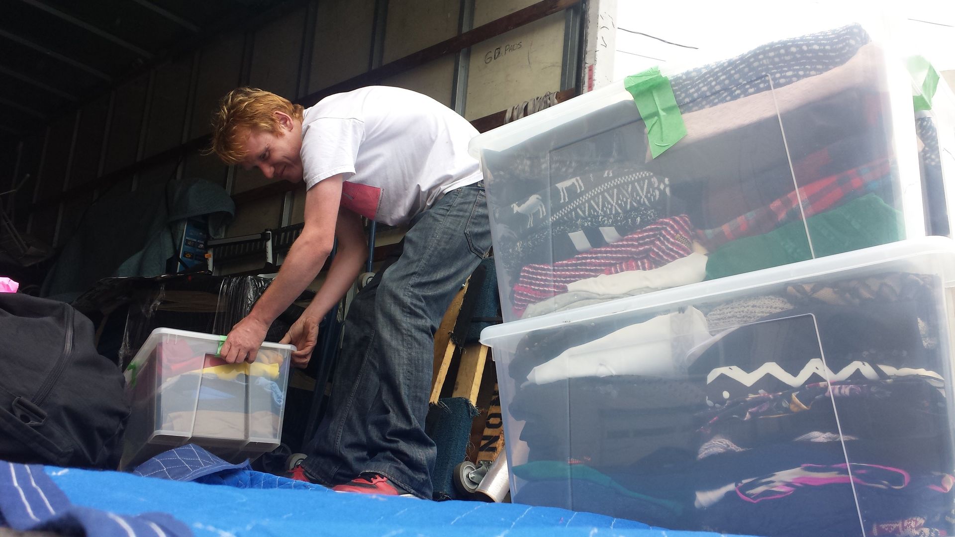 Furniture packing and loading 35