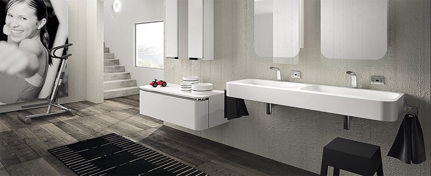 bagno moderno con doppio lavandino