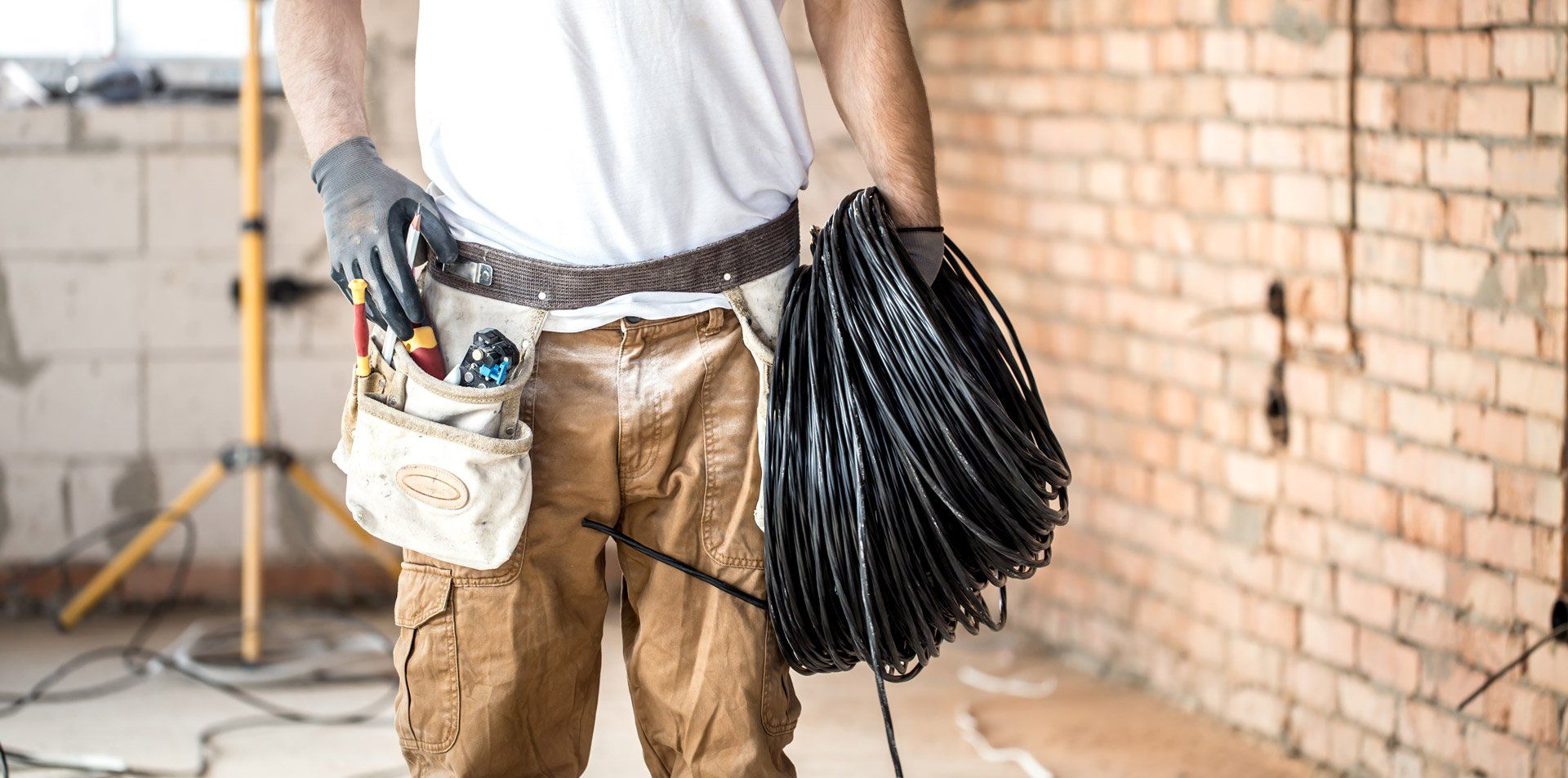 electrician-with-tools