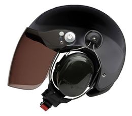 Helm mit Visier und Kopfhörer