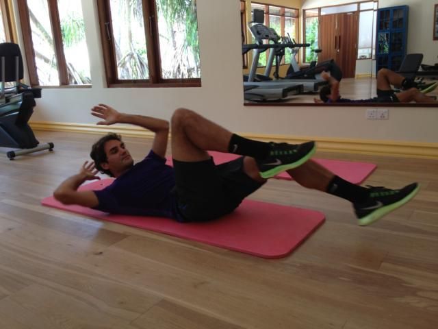 Uomo che fa pilates