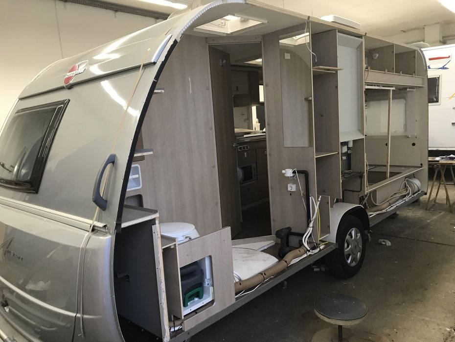 Wohnwagen Reparatur in unserer Werkstatt Wohnwagen Reparatur in unserer Werkstatt