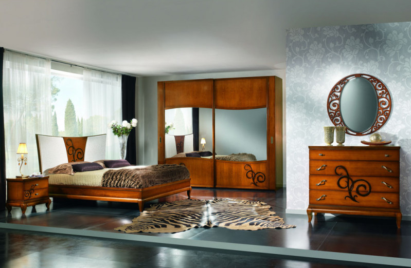 Complementi di arredo in castagno