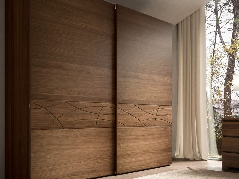 Armadio in legno noce