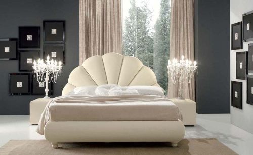 letto con testata a forma di conchiglia