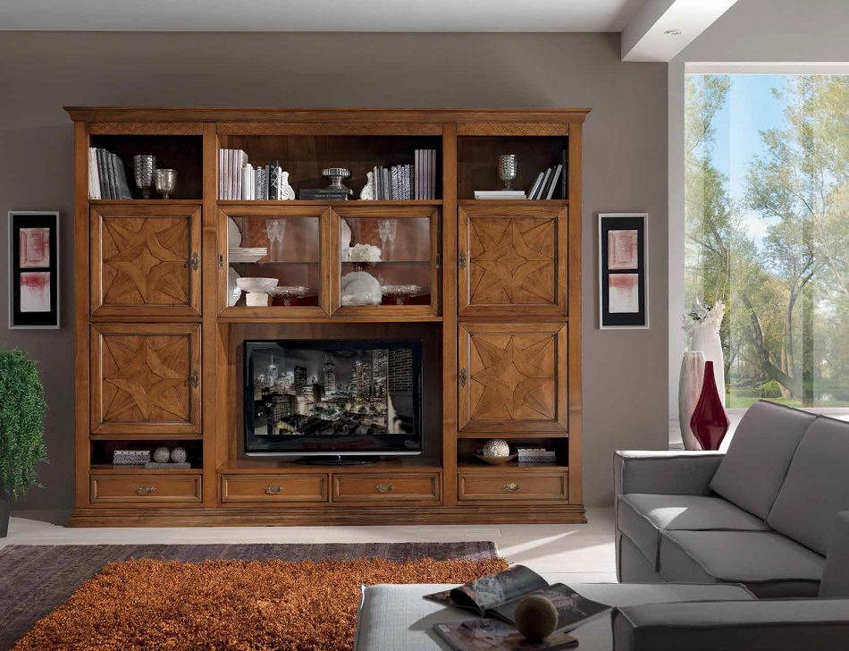 Libreria realizzata in legno scuro