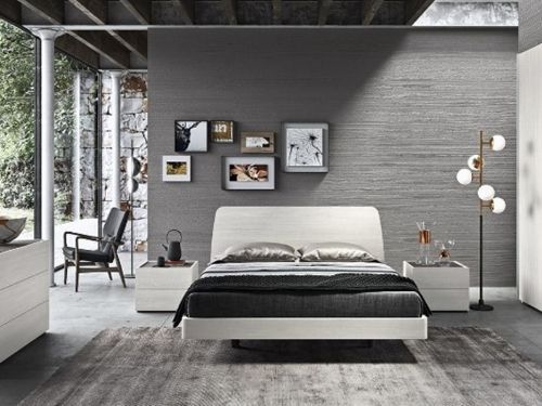 LETTO CON COPERTE NERE