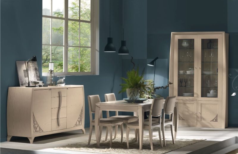 Salotto con credenza e tavolo da pranzo su misura
