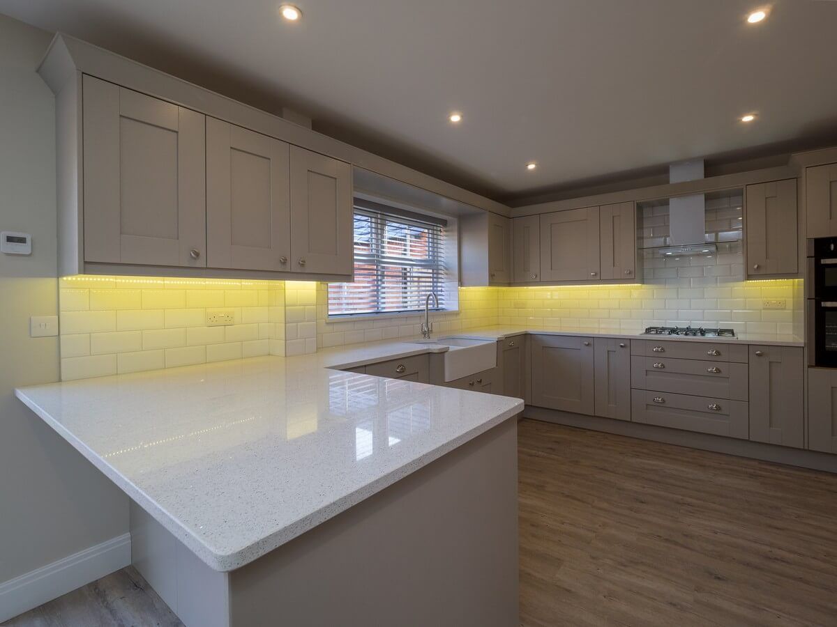 white kitchen top 4