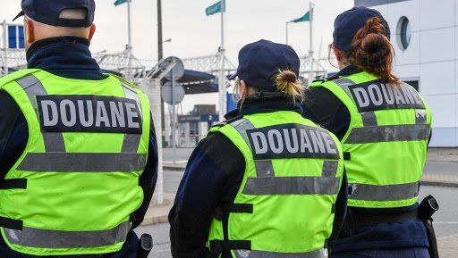 three customs officers in France