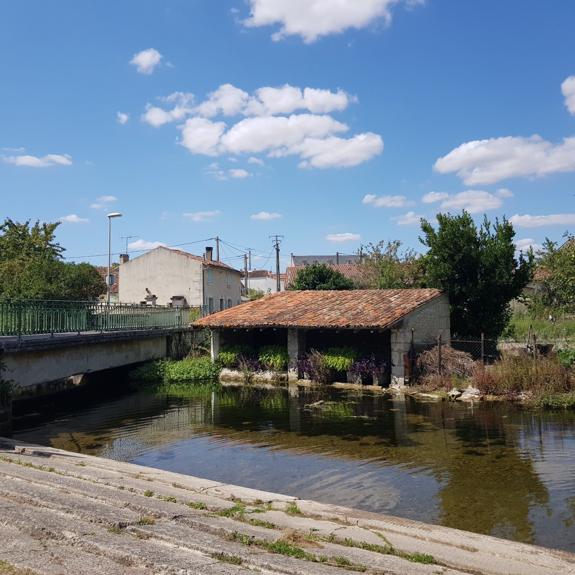 wash house next to river Boutonne in Courcelles