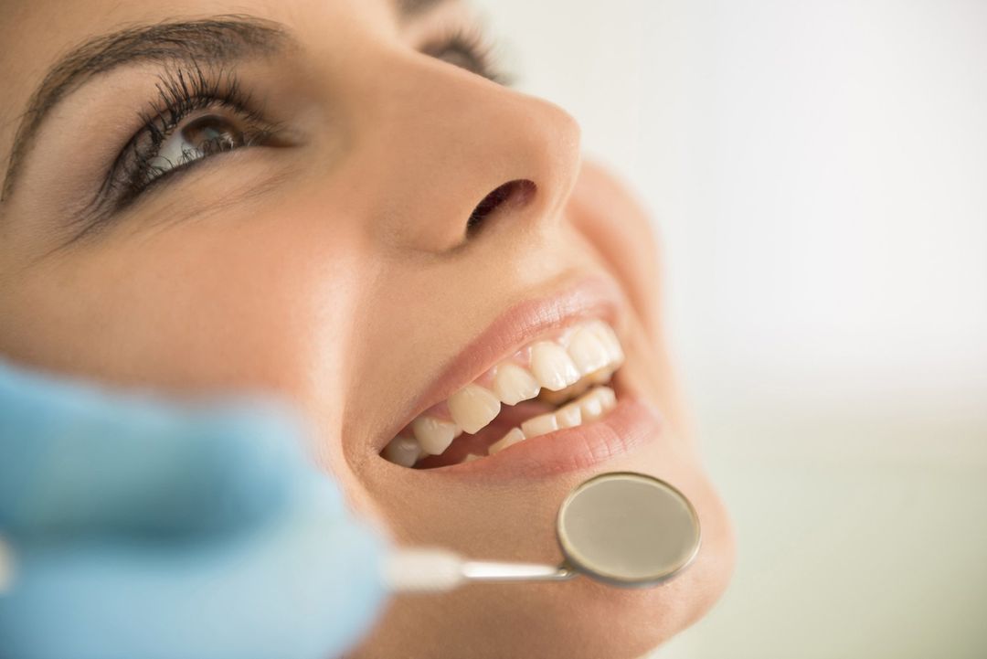 paziente felice con il suo nuovo sorriso