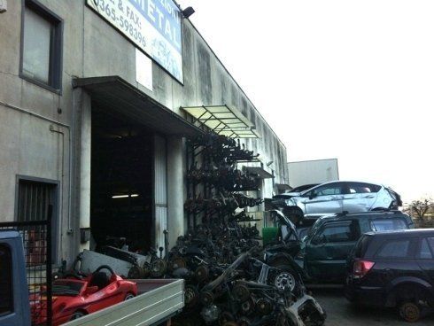 Ingresso della ditta di autodemolizioni