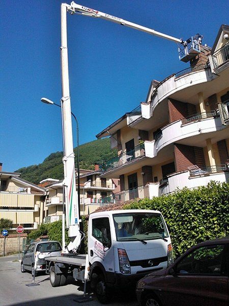 gru e piattaforme per traslochi