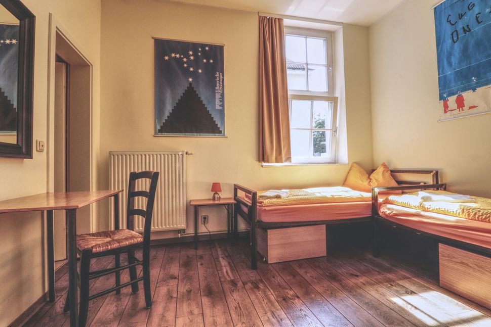 ichtdurchflutetes Zimmer „Cavalli“ – ideal für kreative Köpfe auf Zeit