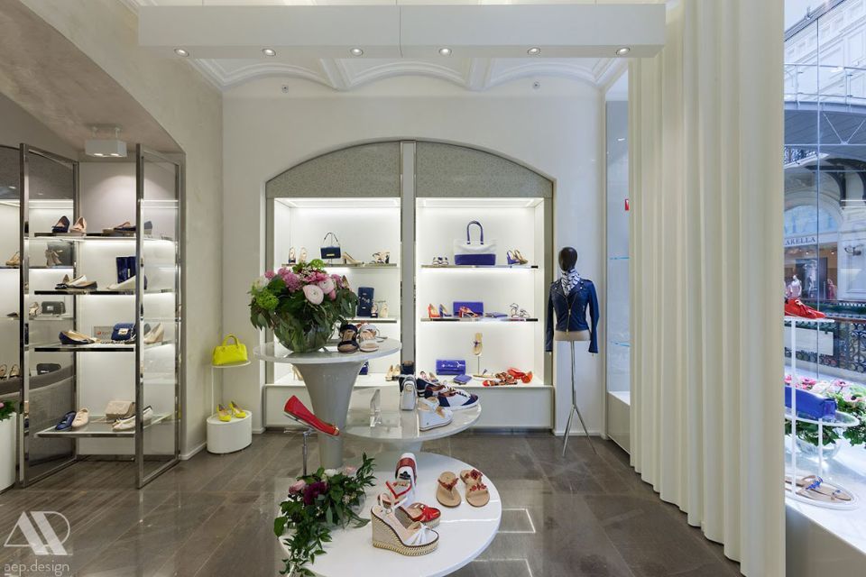 struttura per il retail dall'architettura moderna