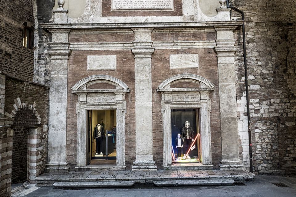 esterno di edificio per il retail a Perugia
