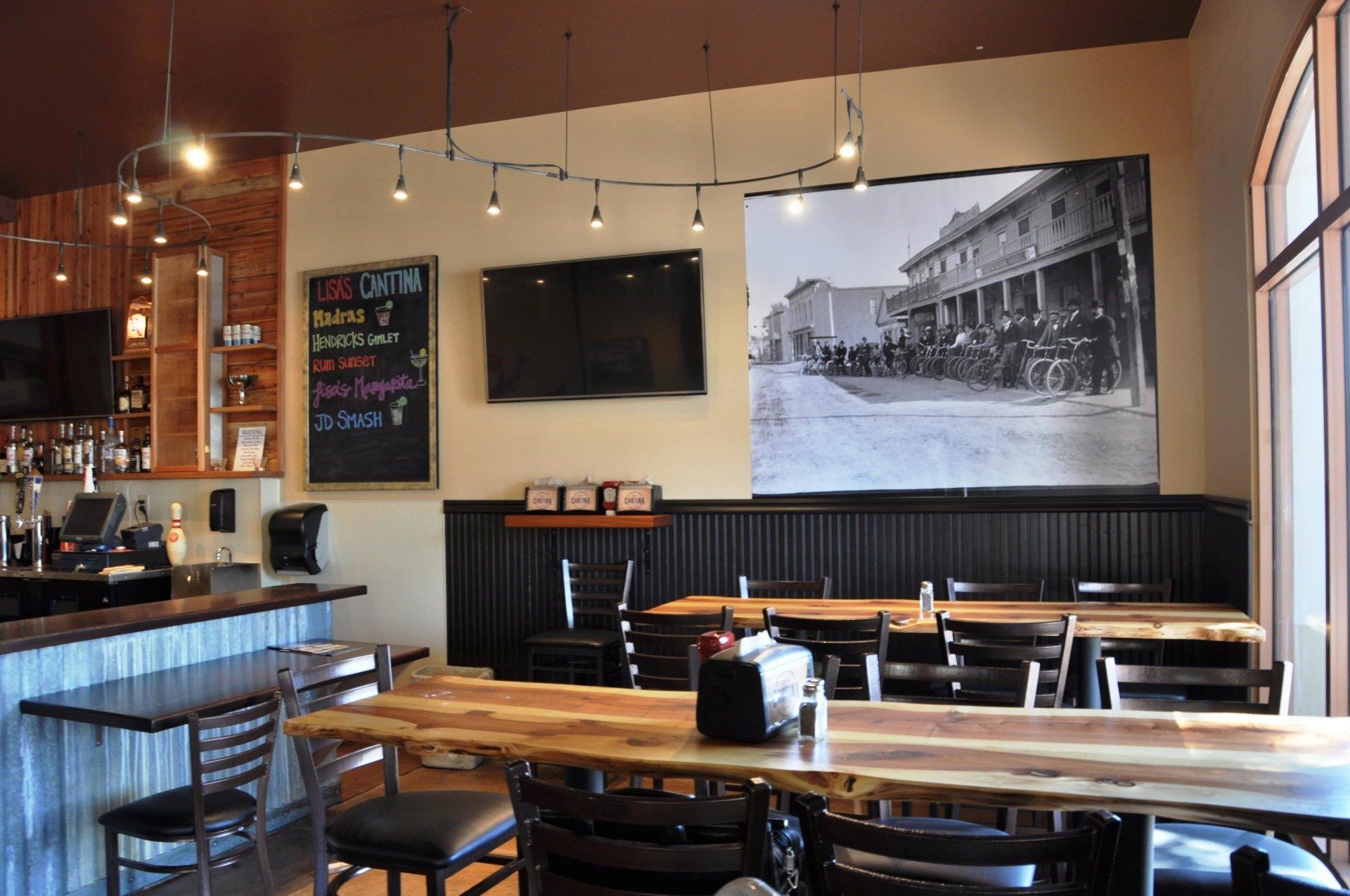 Lisas Cantina interior