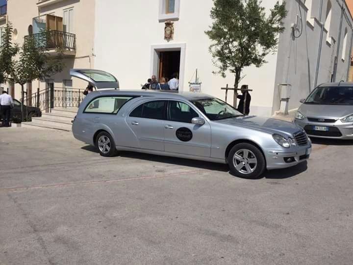 auto per trasporti funebri