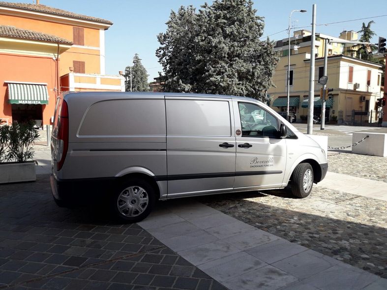 furgone per trasporti funebri