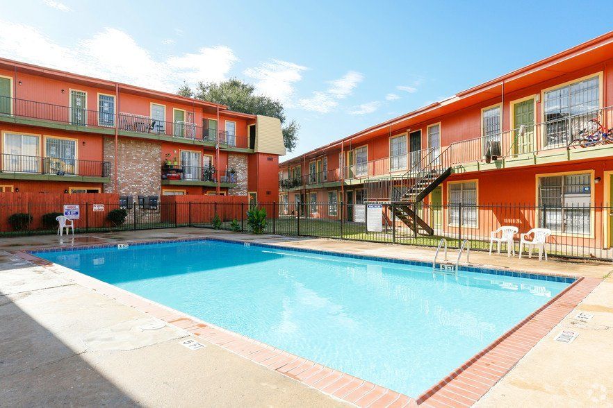 The Gardens at Bissonnet Apartments