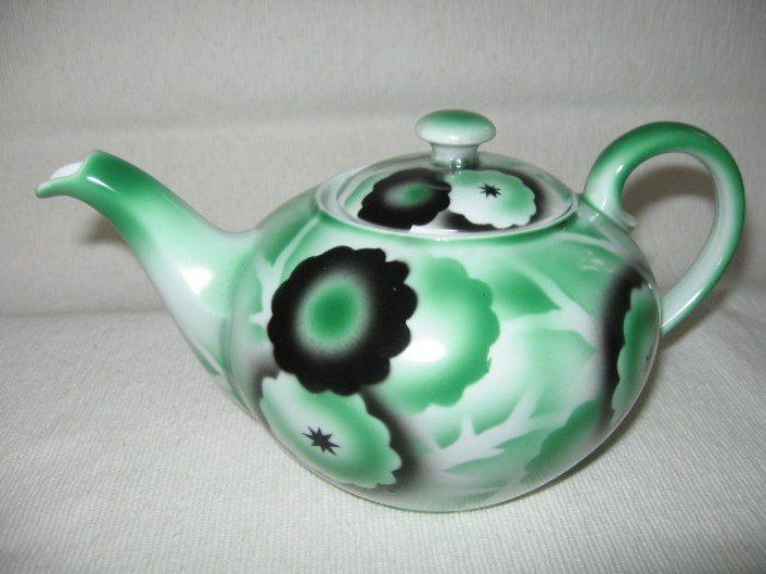 Antic tea pot