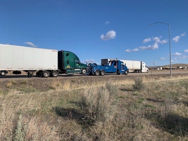 Semi recovery tow truck Mountain Home Idaho