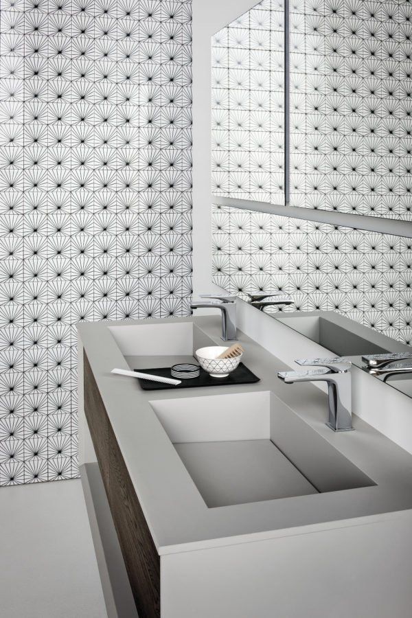 bagno rivestito con mattonelle