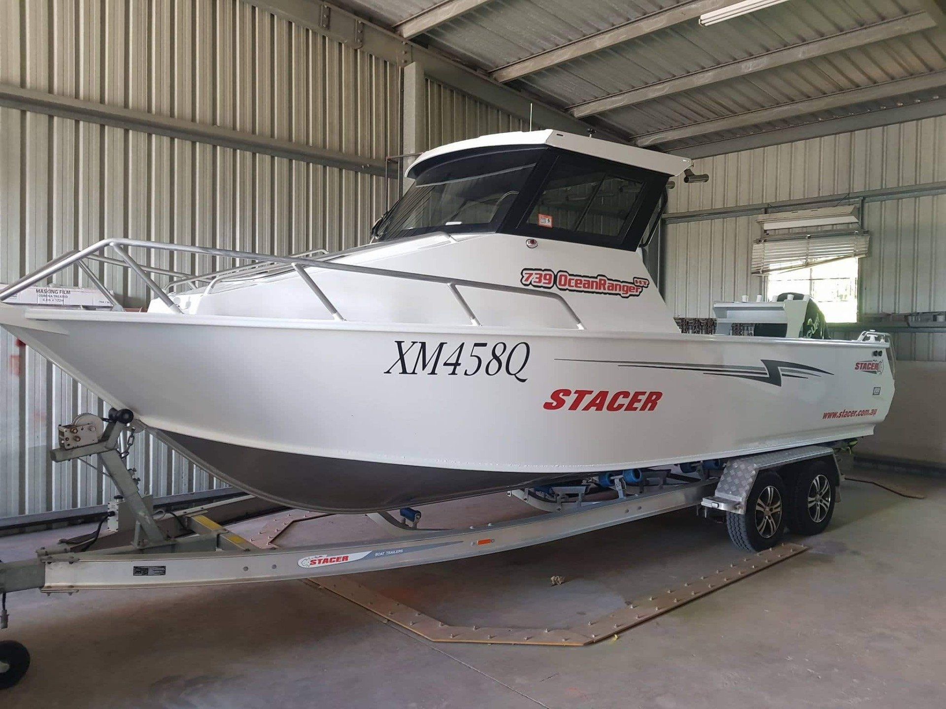 Boat — Spray Painter in Park Avenue, QLD