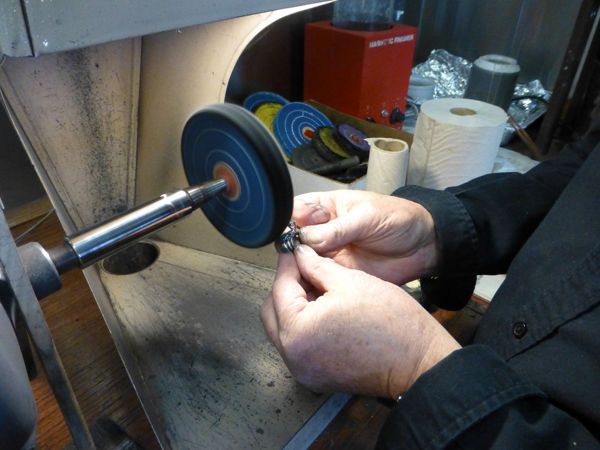 Photo, Jewelry cleaning