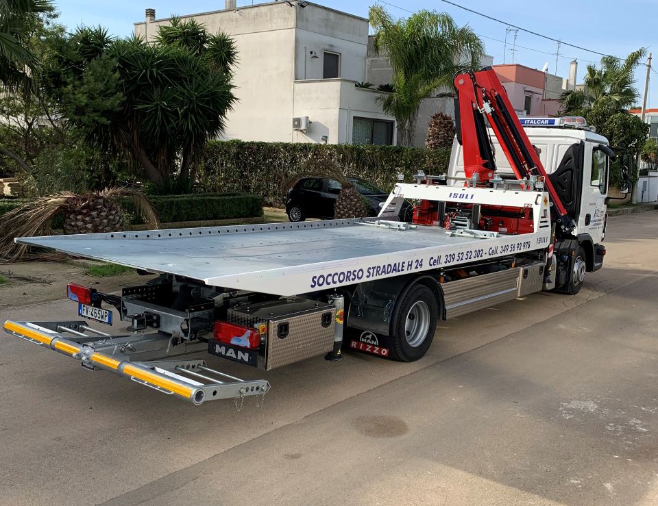 soccorso stradale con automezzo dell'azienda