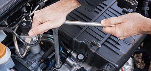 Professional doing car body repair in Eidenburgh, EH