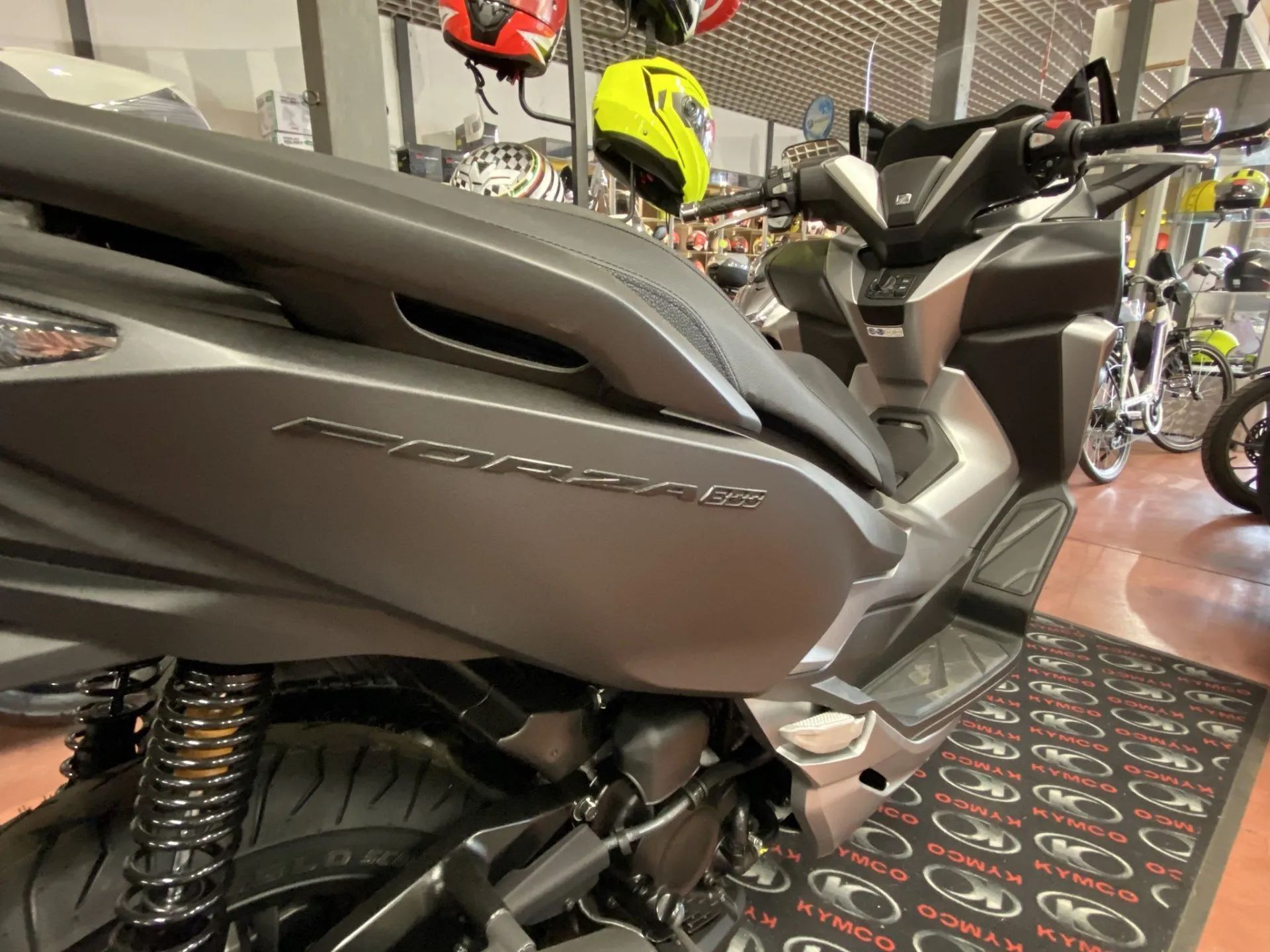 moto grigia