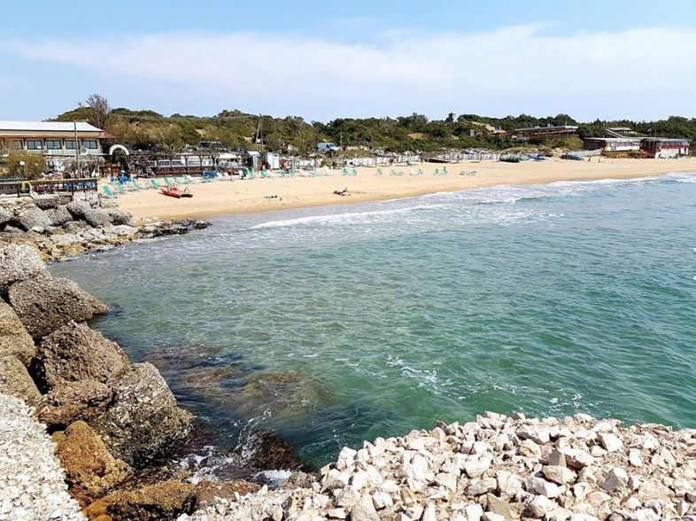 spiaggia e scogli