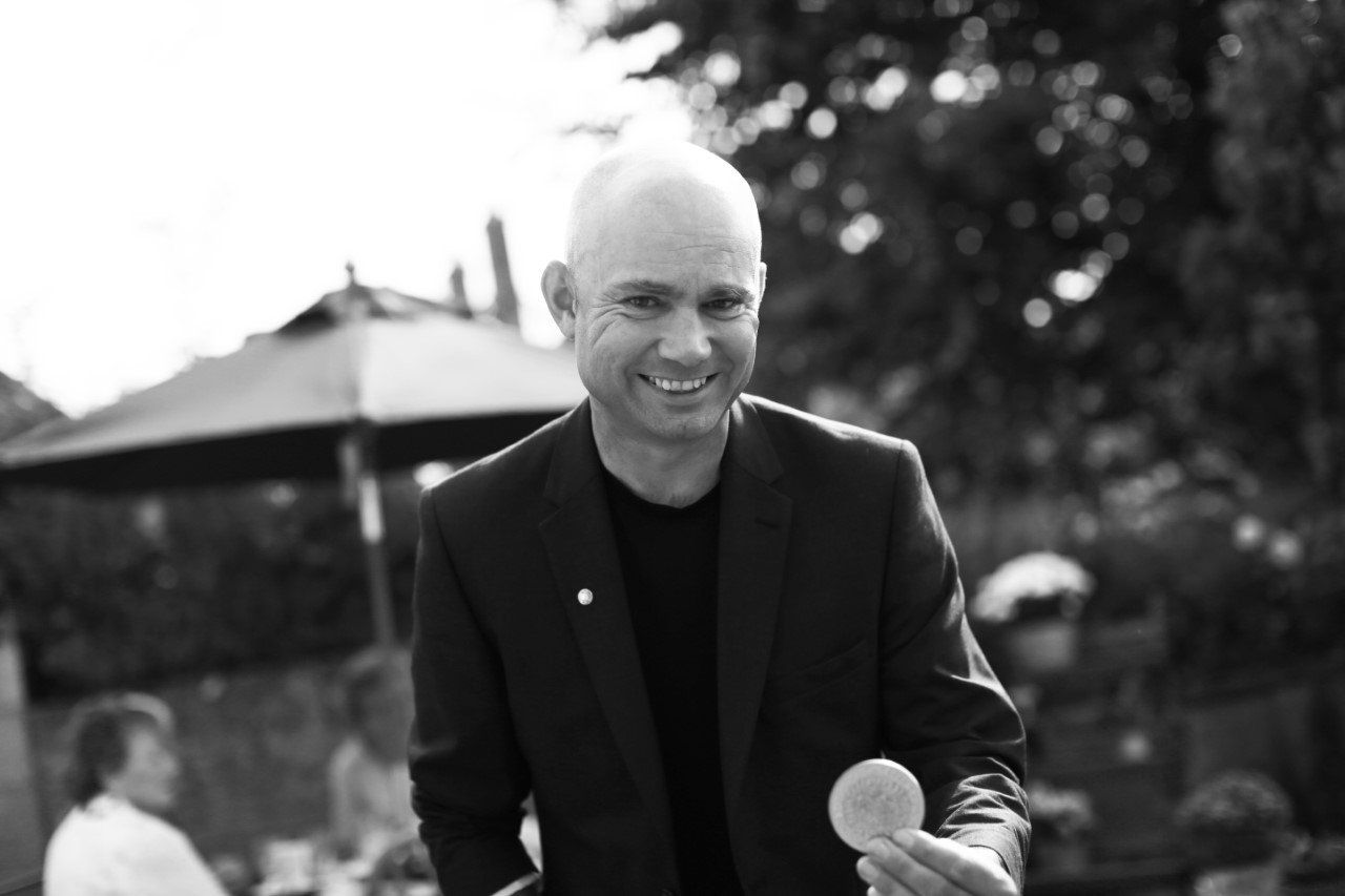 garden party magician worthing