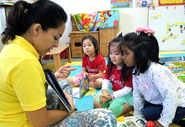 Teacher reading to Kindergarten kids